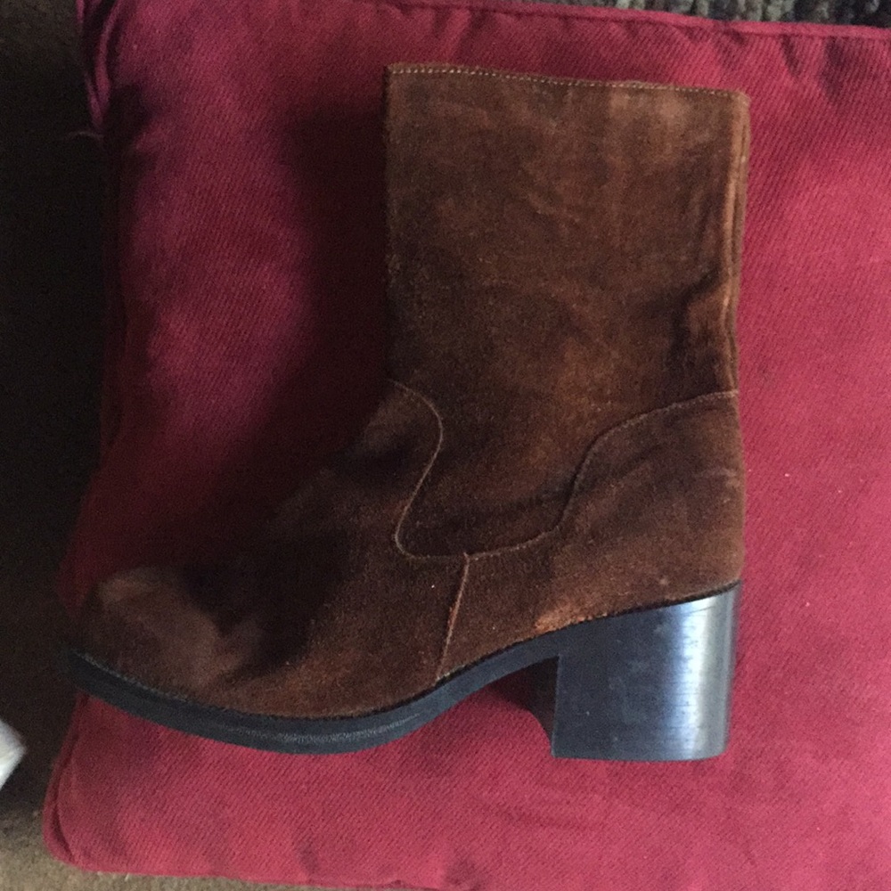 Suede boots